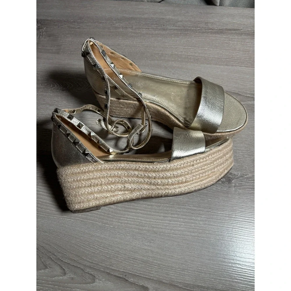 Marc Fisher Size 7 Adalyn Gold Metallic Studded Espadrille Wedge Sandals Boho‎